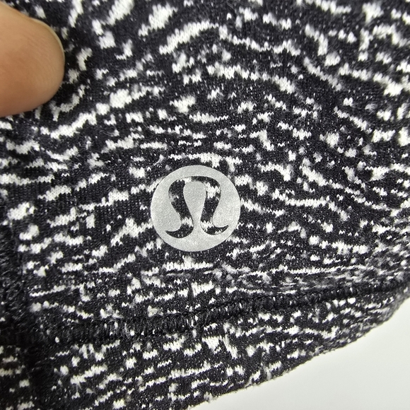 Lululemon Women's Outrun 1/2 Zip Running Luon Ripple Jacquard Black White Size ? - Picture 11 of 16